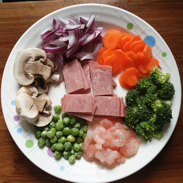 芝士火腿虾仁焗饭步骤1