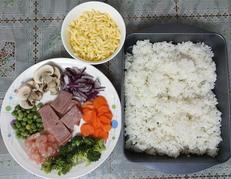 芝士火腿虾仁焗饭步骤2