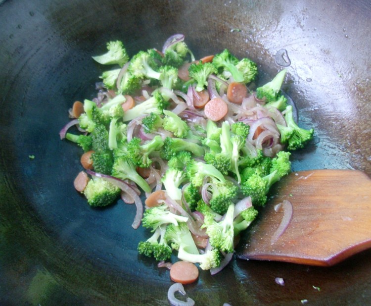 西兰花香肠煎蛋饼步骤6