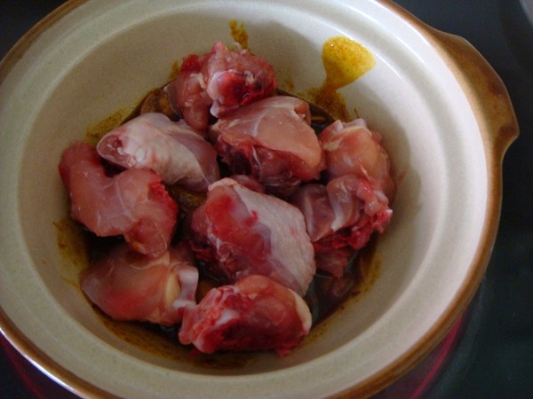 咖喱鸡煲步骤3