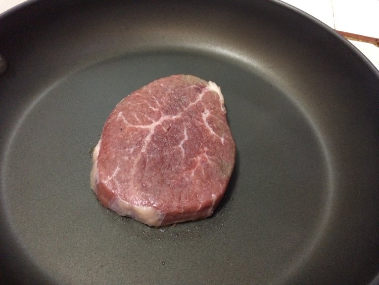 谷饲肉眼牛扒步骤9