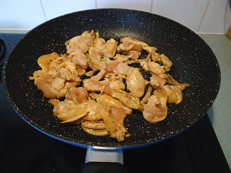 鸡肉烩蘑菇步骤4