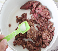 橙汁黑椒牛肉意大利面步骤2