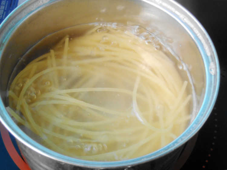 黑椒牛肉炒意面步骤2