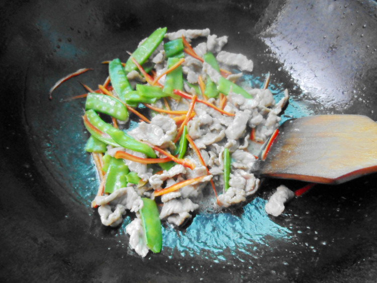 黑椒牛肉炒意面步骤7