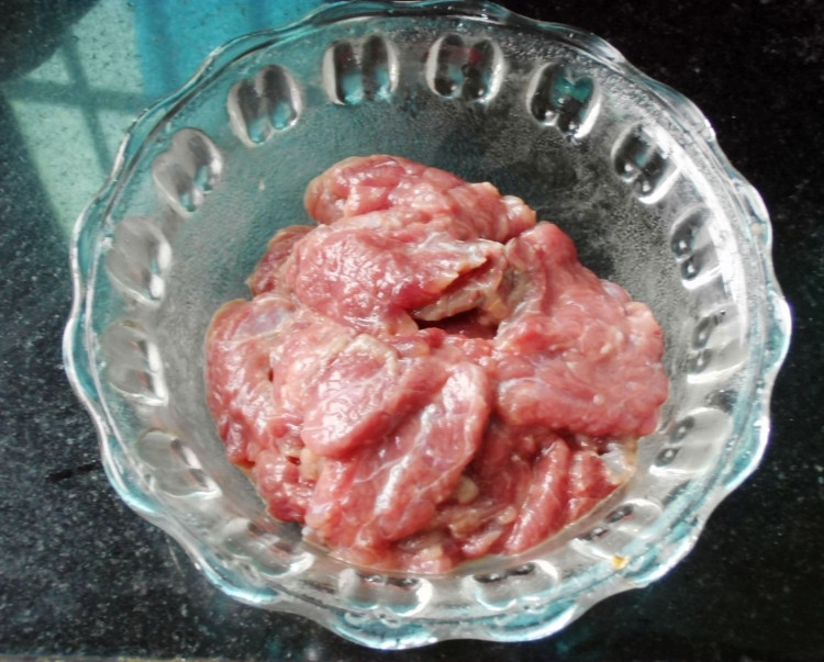 牛肉香肠披萨步骤3