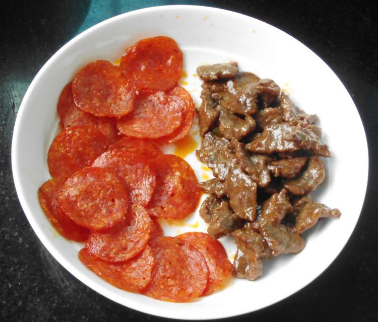 牛肉香肠披萨步骤7