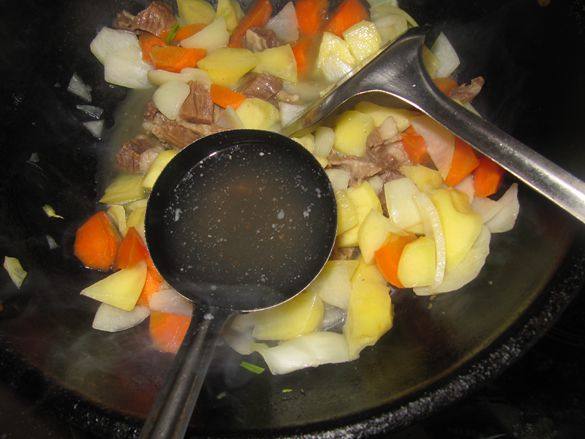 咖喱雪龙牛肉饭步骤5