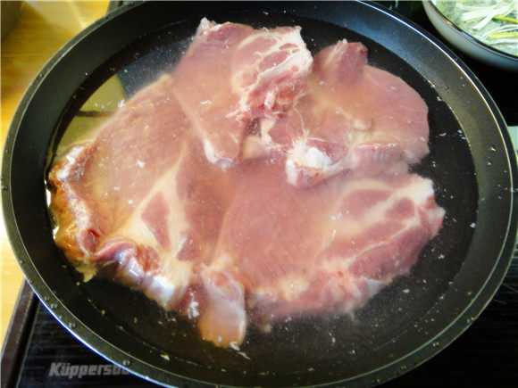 香煎猪颈肉步骤3