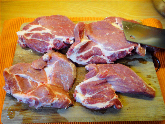 香煎猪颈肉步骤1