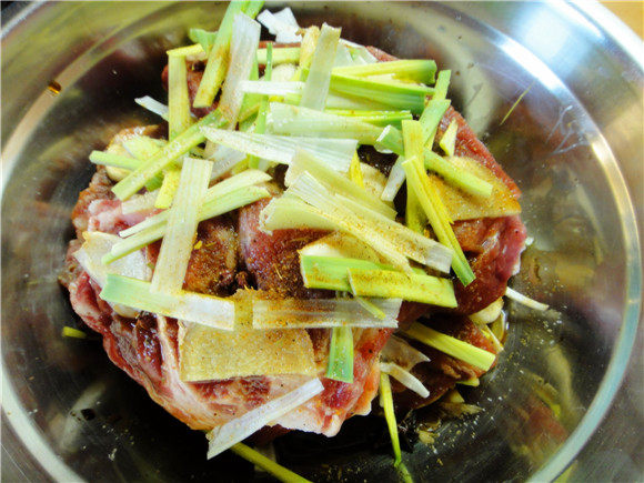 香煎猪颈肉步骤7