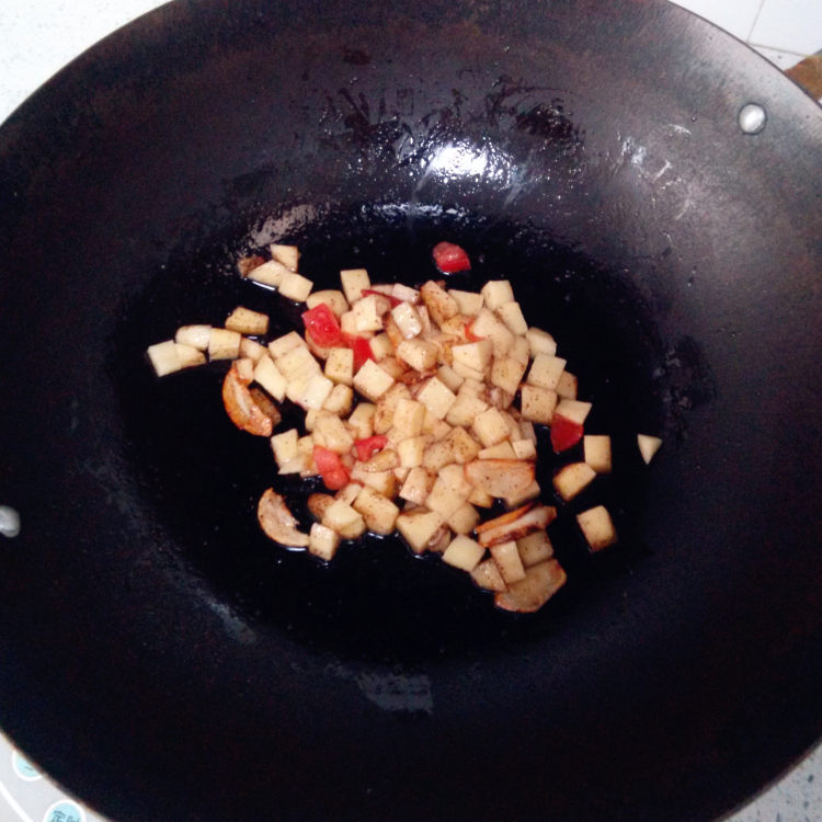 培根土豆番茄意面步骤4