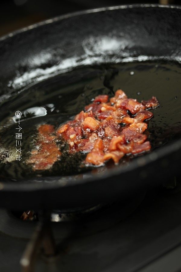 香煎三文鱼柳配牛油蛋步骤4