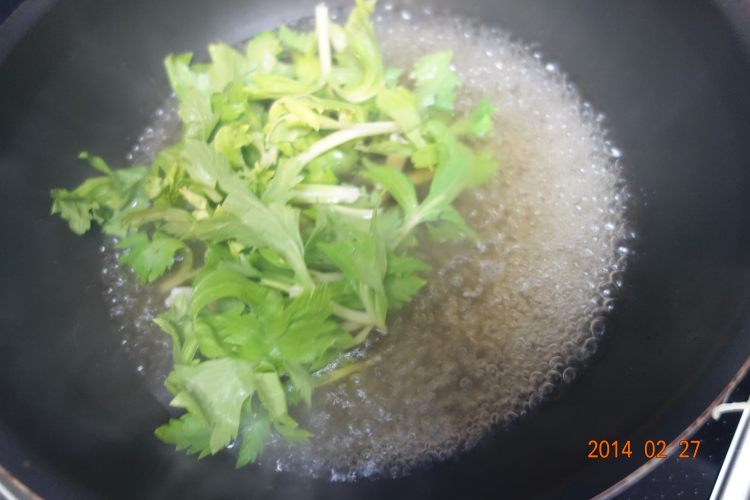 起士芹菜叶饭步骤3