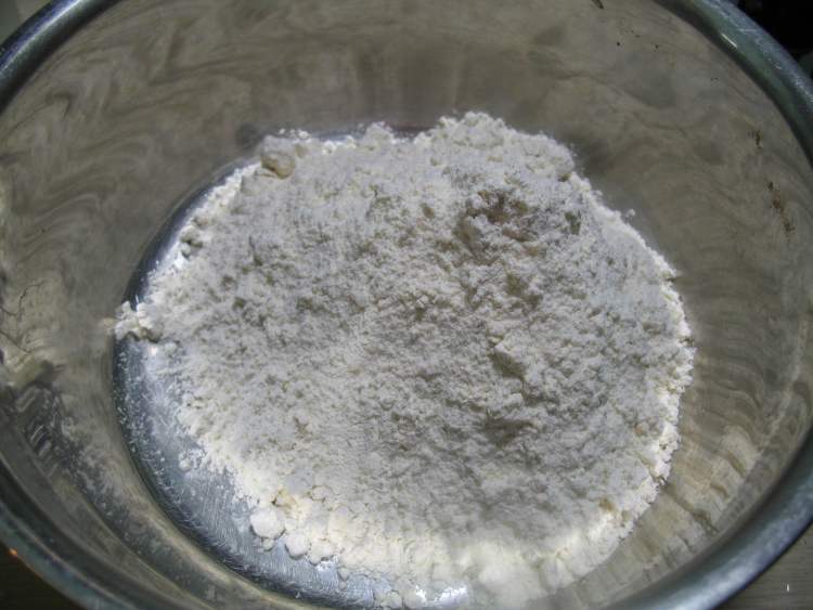 鲜虾菠萝披萨步骤1