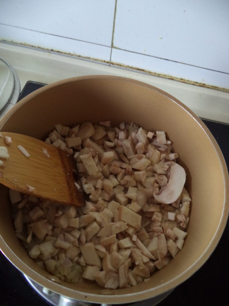 奶油鸡肉蘑菇浓汤步骤12