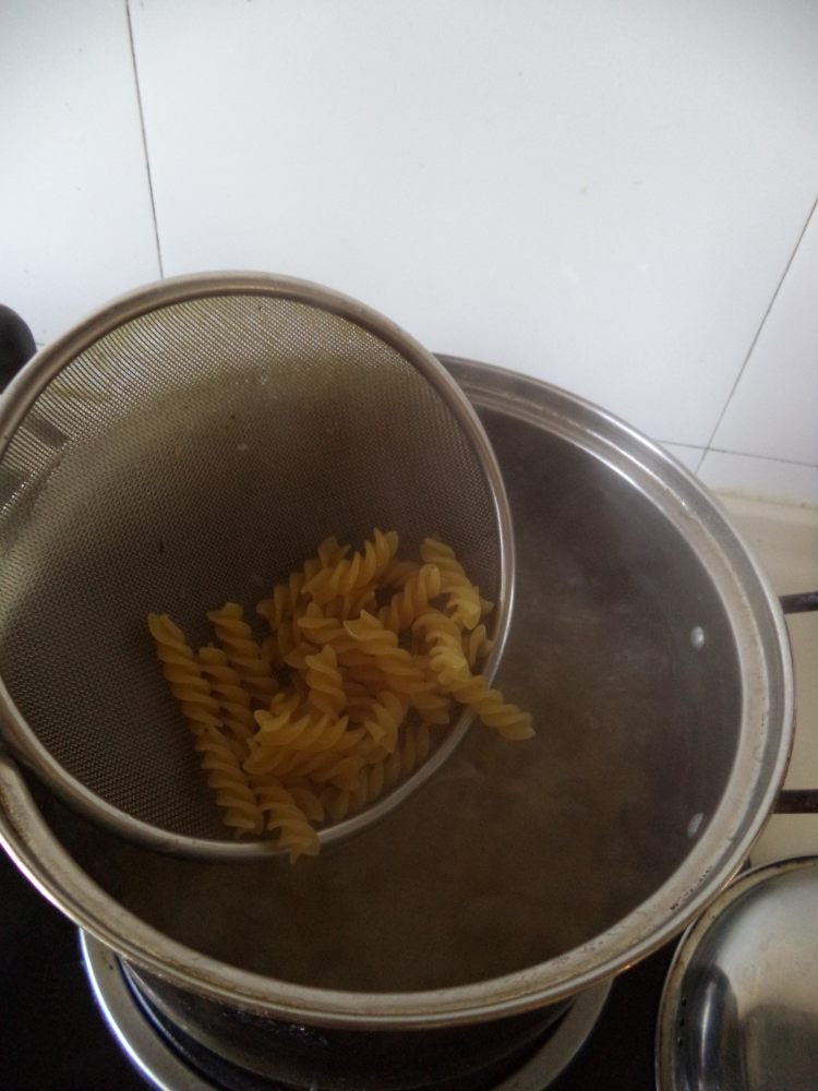 奶酪焗香肠意面步骤3
