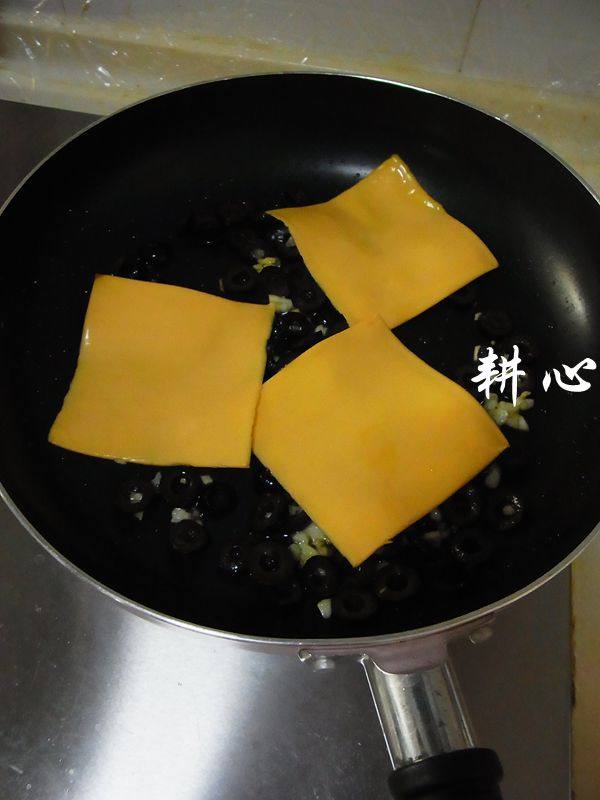 芝士黑橄榄炒通心粉步骤9