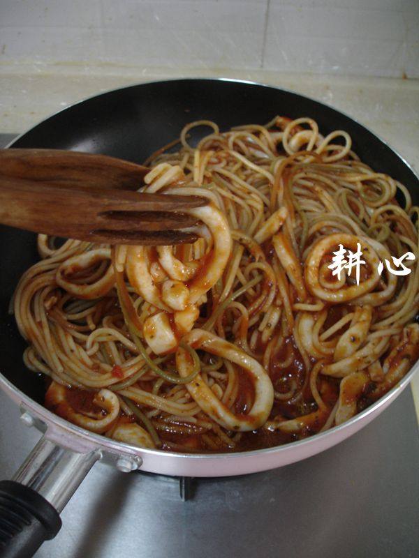 鱿鱼圈番茄酱意粉步骤12