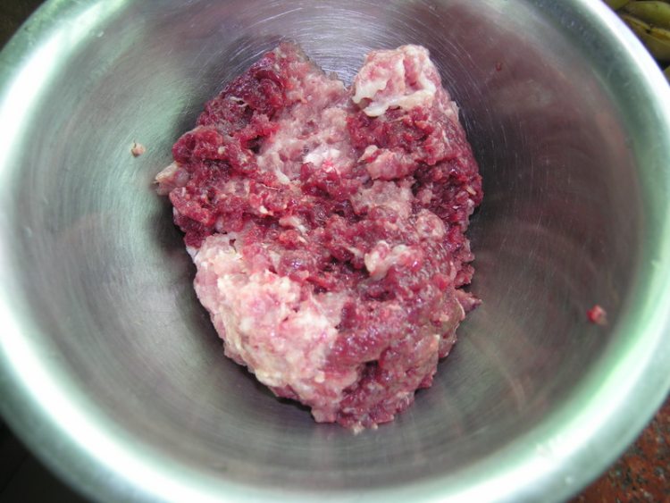香草牛肉饼步骤1