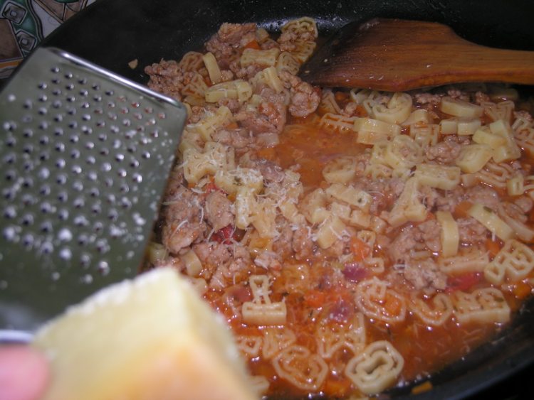 肉酱字母意面步骤21