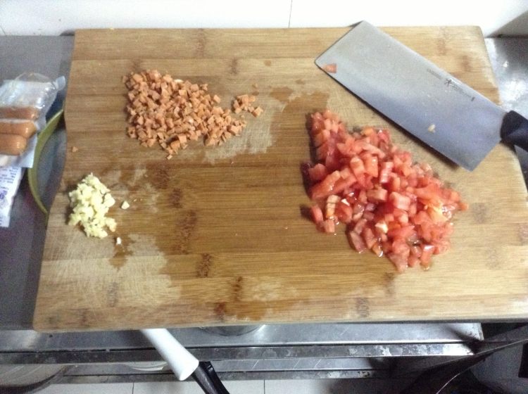 番茄意式肉酱面步骤1