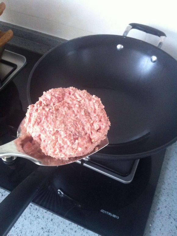 简单牛肉汉堡步骤3