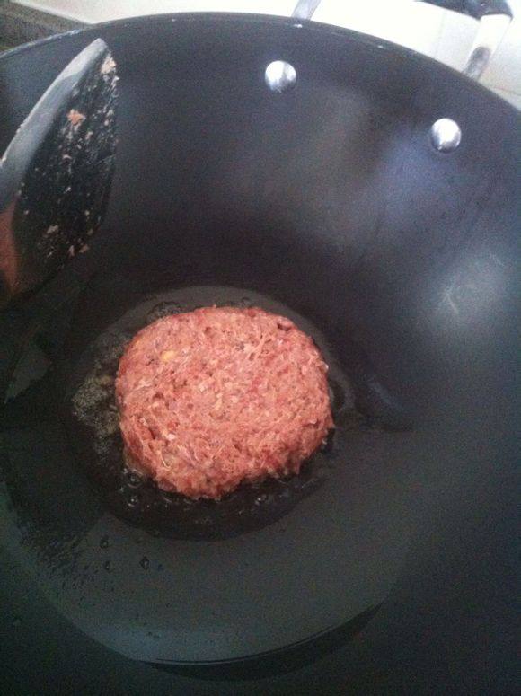 简单牛肉汉堡步骤4