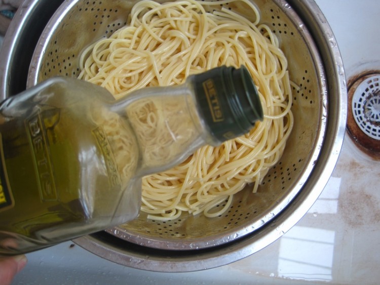 肉末时蔬意粉步骤4