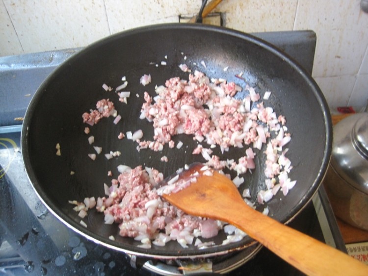 肉末时蔬意粉步骤6