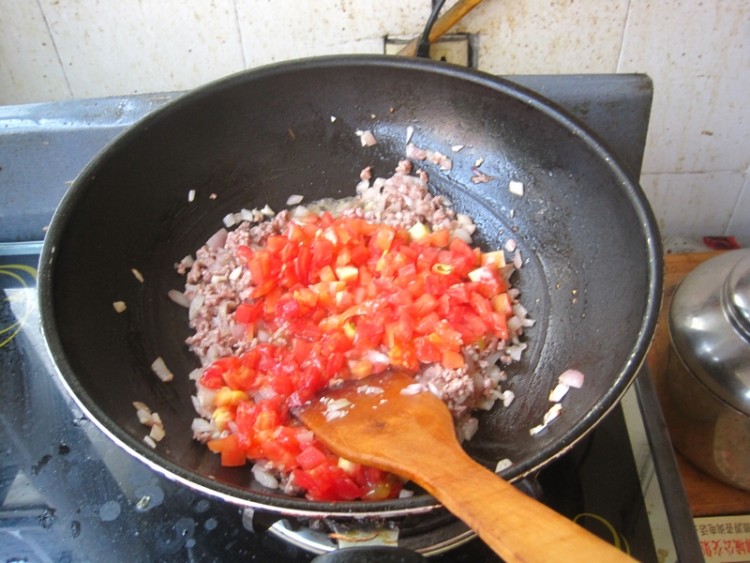 肉末时蔬意粉步骤7