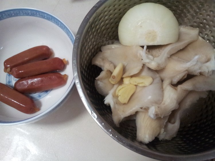 蘑菇火腿蝴蝶面步骤1