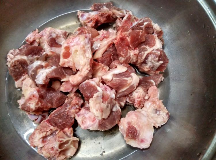 猪骨肉味增拉面步骤1