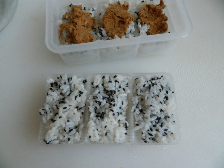 芝麻肉松饭团步骤3