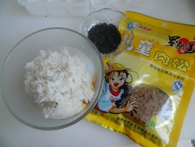 芝麻肉松饭团步骤1