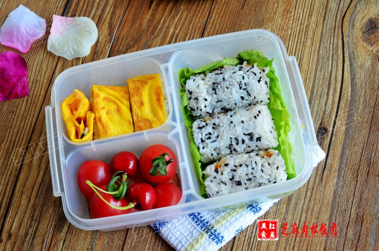 芝麻肉松饭团步骤6