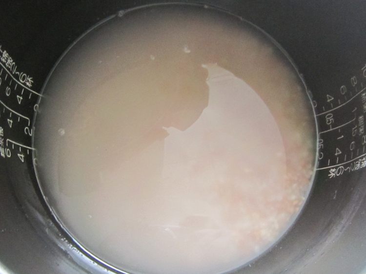 红粳米肉松饭团步骤3