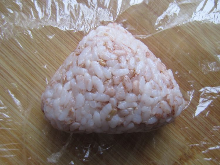红粳米肉松饭团步骤6