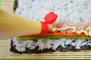 金枪鱼手卷寿司步骤6