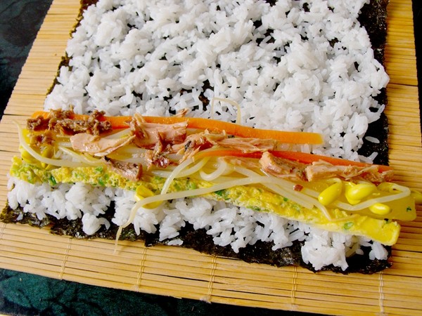 鲔鱼太卷寿司步骤7