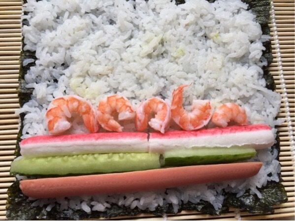 鲜虾沙拉寿司步骤4