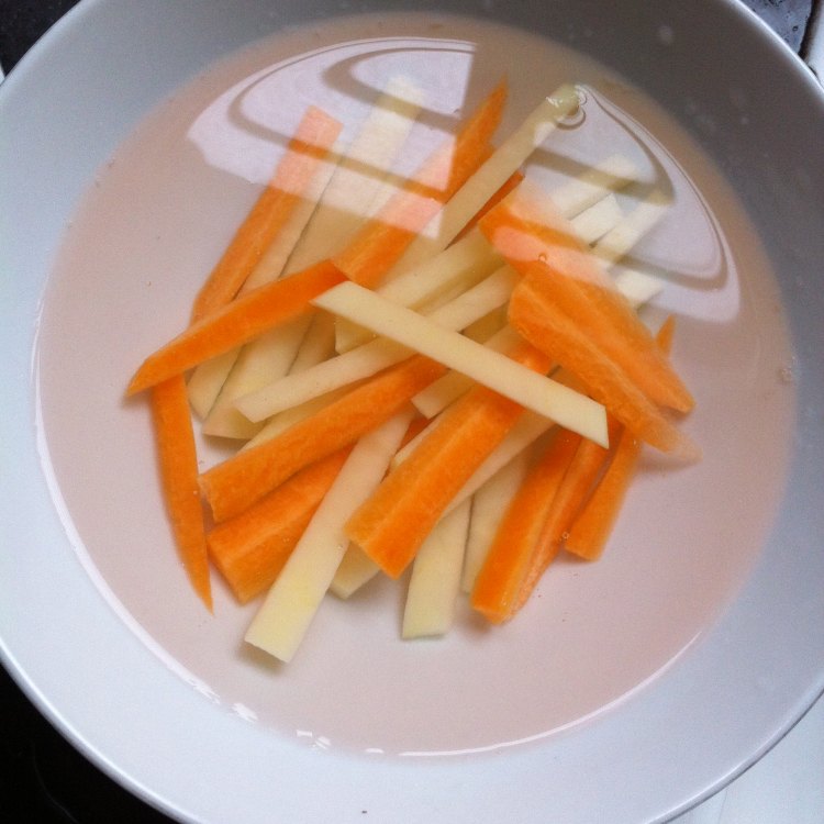 【手工美食】土豆鸡蛋步骤2