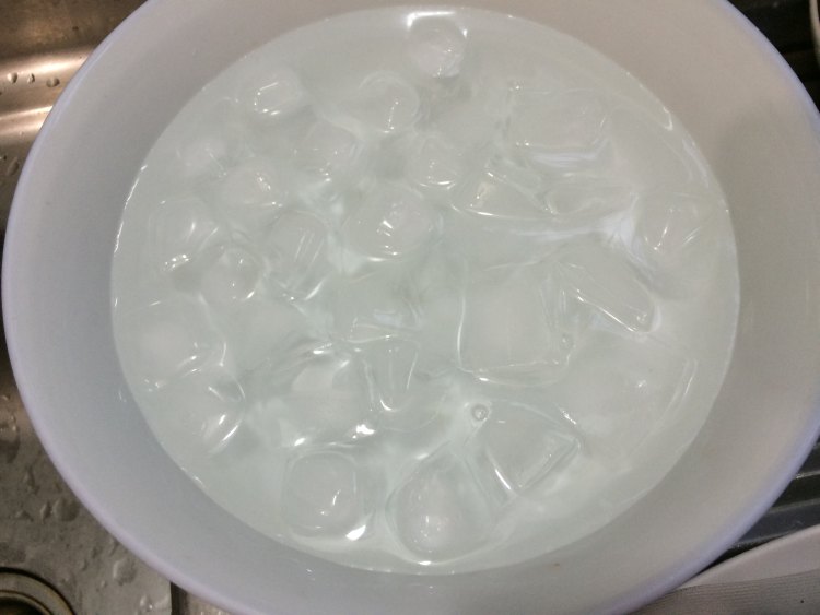 金鲳鱼北极贝刺身拼盘步骤3