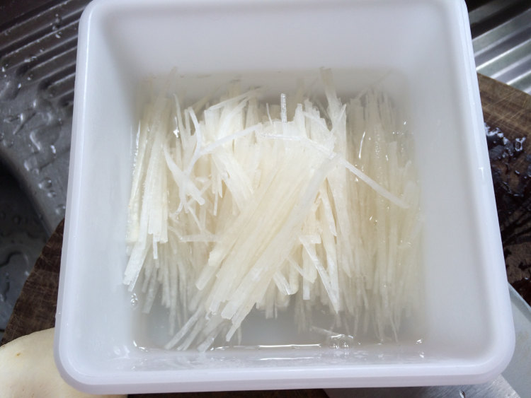 金鲳鱼北极贝刺身拼盘步骤2