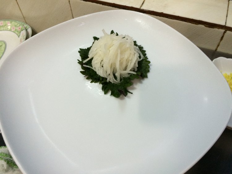 金鲳鱼北极贝刺身拼盘步骤10