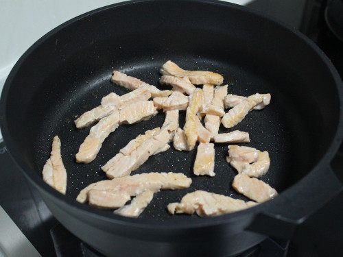 三文鱼紫菜饭卷儿步骤3