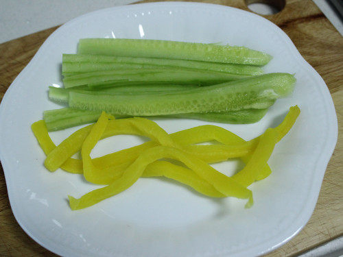 三文鱼紫菜饭卷儿步骤1