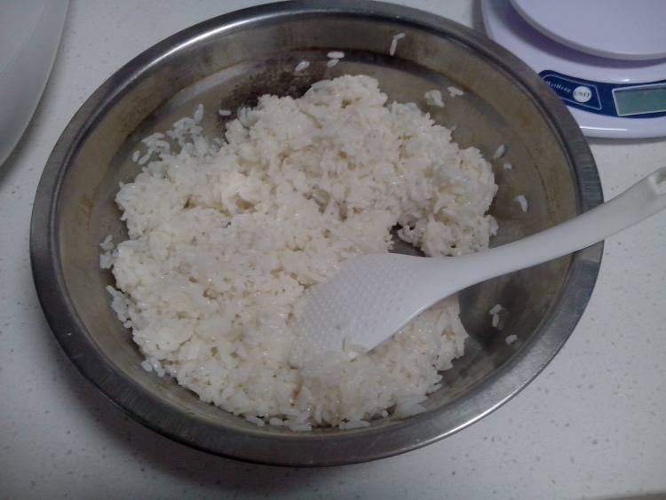 香肠包菜饭团步骤2