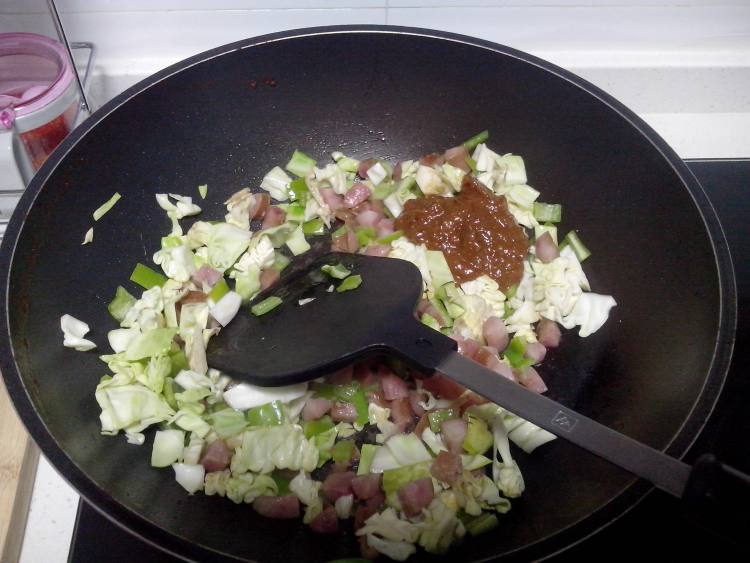 香肠包菜饭团步骤7