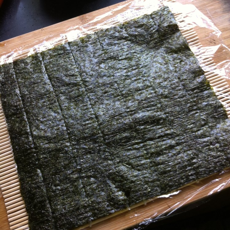 火腿黄瓜寿司步骤4